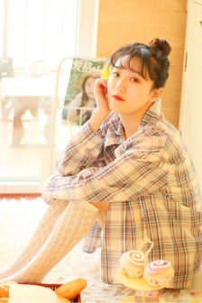 白发皇妃女主跟谁睡过